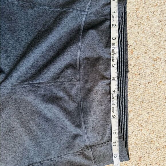 Under Armour Gray and Black Stretch Capris - Picture 8 of 9